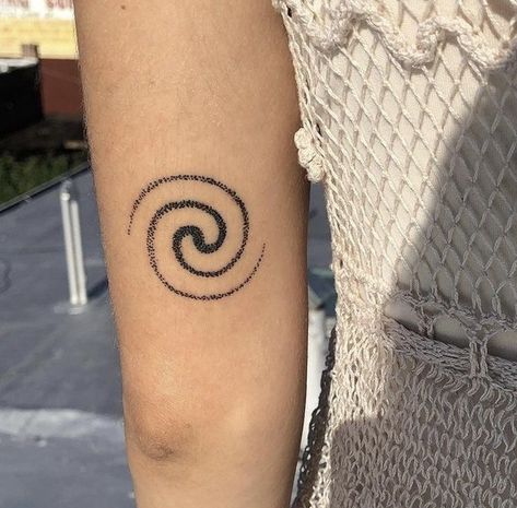 cute tattoo inspo!!! not mine Kawaii Tattoos, Cool Henna, Tattoo 2022, Tattoo Party, Swirl Tattoo, Year 3000, Spiral Tattoos, Stick Poke Tattoo, Tato Henna