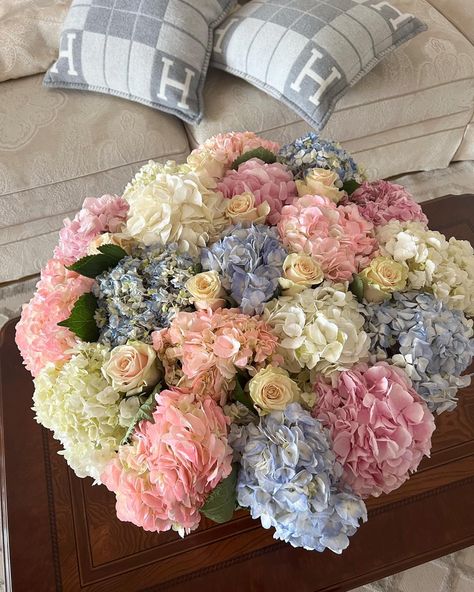 Flowers Bouquet Peonies, Clean Girl Essentials, Girl Essentials, Designer Clothing Brands, Boquette Flowers, Nothing But Flowers, Flower Therapy, Beautiful Bouquet Of Flowers, International Brands