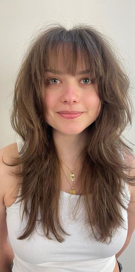 Long 80s Shag, 90s Shag Hair Long, Faye Webster Haircut, Haircut Shaggy Layers, Shag Womens Haircuts, Wolfcut Shag With Bangs, Shaggy Long Haircut, Haircut Bangs And Layers, Shaggy Mullet Long Hair