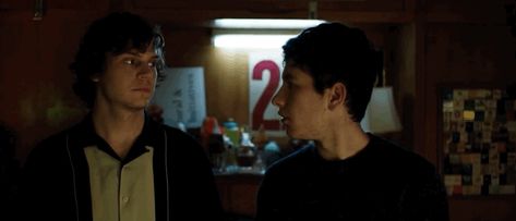 American Animals Evan Peters, Barry Keoghan Gif, American Animals Movie, Warren Lipka, Peter Evans, Barry Keoghan, Boy Gif, American Animals, Friends Gif