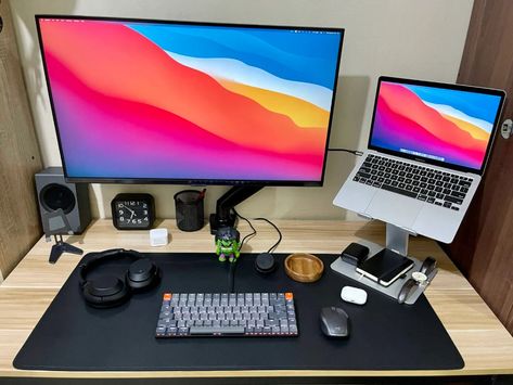 One Monitor And Laptop Setup, Laptop Stand And Monitor Setup, Laptop To Monitor Setup, Double Monitor Laptop Setup, Gaming Setup Laptop And Monitor, Laptop Monitor Setup Ideas, Laptop And Monitor Desk Setup Minimalist, Desk Setup Laptop And Monitor, Monitor And Laptop Setup