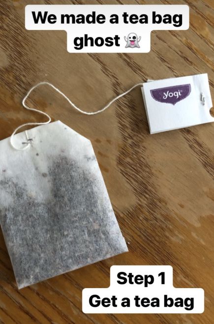 Flying Tea Bag Ghosts, Ghost Treat Bags, Floating Ghost, Diy Tea Bags, Floating Ghosts, Flying Ghost, Ghost Candles, Ghost Diy, Halloween Treats Easy