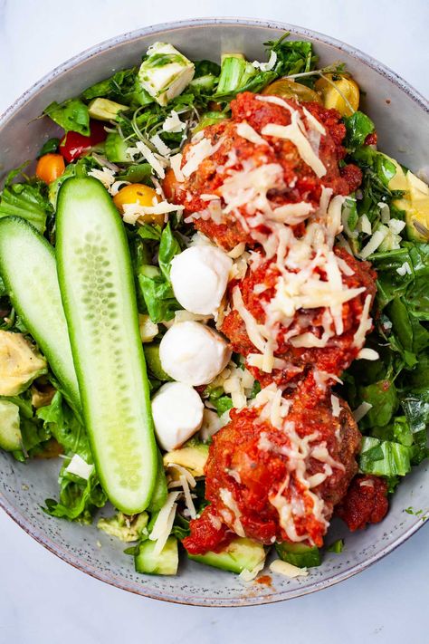 This Italian meatball salad is a great way to turn leftover meatballs into a whole new dish. It's low carb, high in flavors, and so easy to prepare. Salad With Meatballs, Meatballs And Salad, Meatball Salad Recipes, Healthy Recipes With Meatballs Frozen, Mediterranean Diet Recipes Meatballs, Mediterranean Meatball Bowl, Easy Mediterranean Dinner, No Oven Dinners, Mediterranean Dinner Recipes