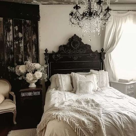 Light Gothic Bedroom, Feminine Bedroom Ideas, Dark Feminine Bedroom, Victorian Gothic Home Decor, Gothic Bed, Victorian Room, Gothic Decor Bedroom, Gothic Room, Gothic Bedroom