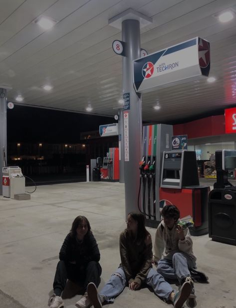 Chaotic Friend Photos, Chaos Aesthetic, Work Pictures, Mens Photoshoot Poses, Petrol Station, Best Friends Aesthetic, Friends Aesthetic, True Friendship, Friend Poses