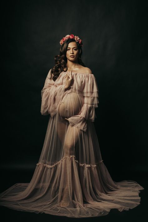 Hollywood Maternity Shoot, Maternity Shoot Goddess, Regal Maternity Shoot, Studio Maternity Shoot Plus Size, Maternity Goddess Photoshoot, Glam Maternity Photography, Dramatic Maternity Photos, Princess Maternity Shoot, Ethereal Maternity Shoot