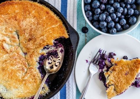 Blueberry Cheesecake Recipe, Sugar Cookie Crust, Iron Skillet Recipes, Blueberry Juice, Blueberry Desserts, Cast Iron Skillet Recipes, Blueberry Cobbler, Blueberry Recipes, Cookie Crust