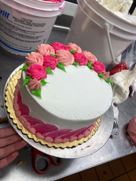 Freezer Cake, Dq Cake, Message Cookies, Floral Cake Design, Melon Cake, San Valentine, Baking Stuff, Cake Decorating For Beginners, Rosette Cake