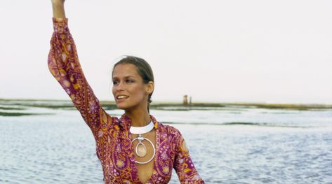 Sleek Watch, Chunky Choker Necklace, Icon Jewelry, Oversized Hoop Earrings, 70s Jewelry, Isabelle Adjani, Stephanie Seymour, Mario Sorrenti, Lauren Hutton