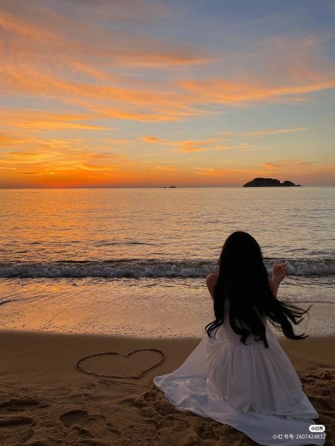 Beach Photoshoot In Dress, Modest Beach Pictures, Sand Poses, Girls Photoshot Style, White Dress Photoshoot, Aesthetic Beach Pics, Pictures Of The Ocean, Sunset Beach Pictures, Summer Picture Poses