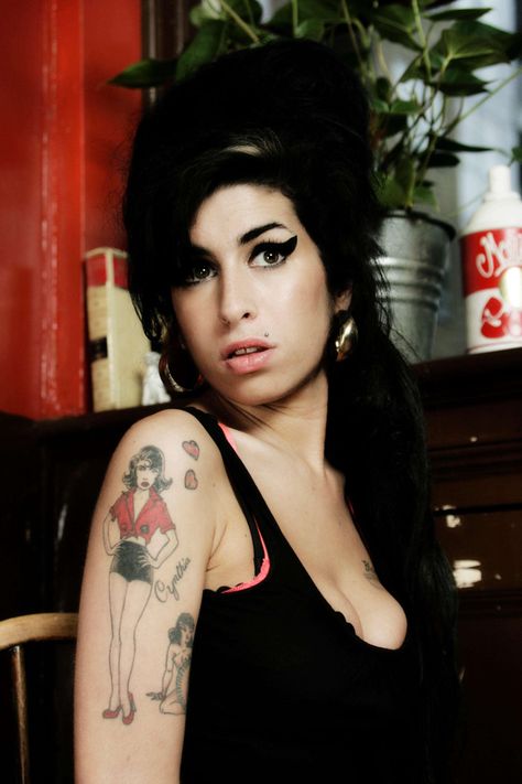 AJW. ♡ Amy Wine, Amy W, Amy Winehouse Style, Female Rock Stars, Traditional Goth, Amy Winehouse, 1 Girl, Iconic Women, Back To Black