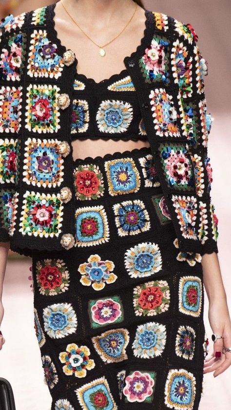 Dolce And Gabbana Crochet, Granny Cardigan, Granny Square Sweater, Crochet Ladies Tops, Fashion Crochet, Crochet Dress Pattern, Crochet Jacket, Crochet Top Pattern, Dolce E Gabbana