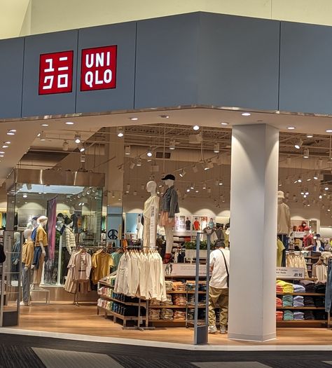 Uniqlo Aesthetic Store, Uniqlo Store Aesthetic, Shopping In Japan Aesthetic, Shopping Spree Aesthetic, Uniqlo Aesthetic, Uniqlo Clothes, Clothing Store Aesthetic, Tokyo Clothing, Travel Core