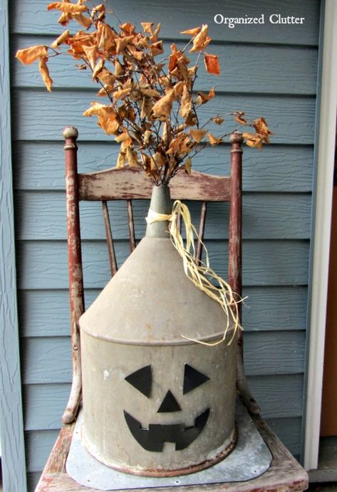 Organized Clutter, Lantern Ideas, Rustic Crafts, Fall Deco, Fall Halloween Crafts, Fall Halloween Decor, Crafts With Pictures, Halloween Home Decor, Halloween House