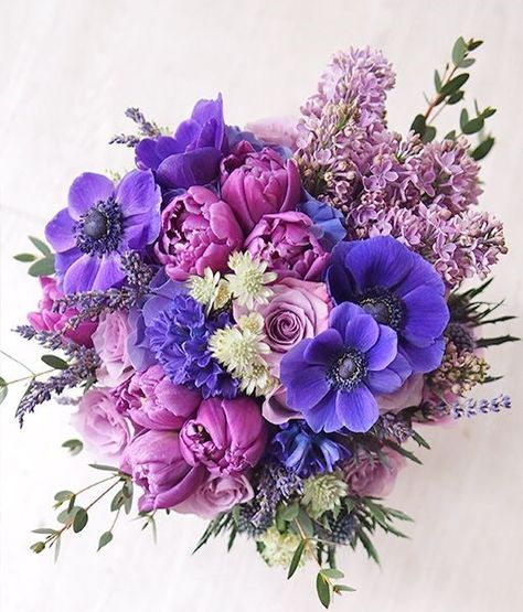 ** que votre journée soit remplie de joies et de bonheur, bisous à vous tous ** Purple Wedding Theme, Beautiful Wedding Flowers, Blue And Purple Flowers, Lilac Roses, Purple Wedding Flowers, Reception Flowers, Ceremony Flowers, Beautiful Bouquet Of Flowers, Event Flowers