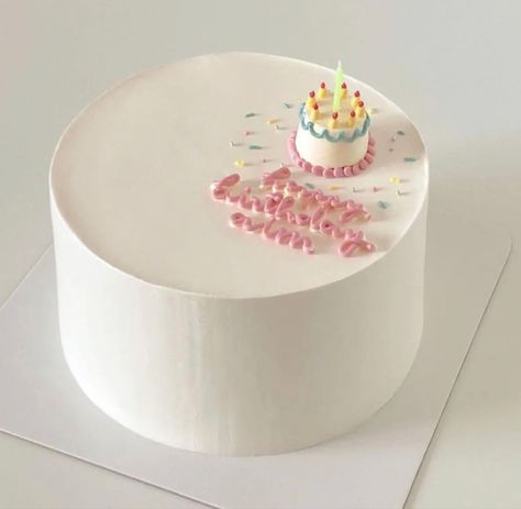 Birthday Cakes Vintage, Cakes Cute, Kids Birthday Cupcakes, Hobo Weeks, Birthday Cake Decorating Ideas, Vintage Birthday Cakes, Cake Cafe, Artistic Ideas, Simple Cake Designs