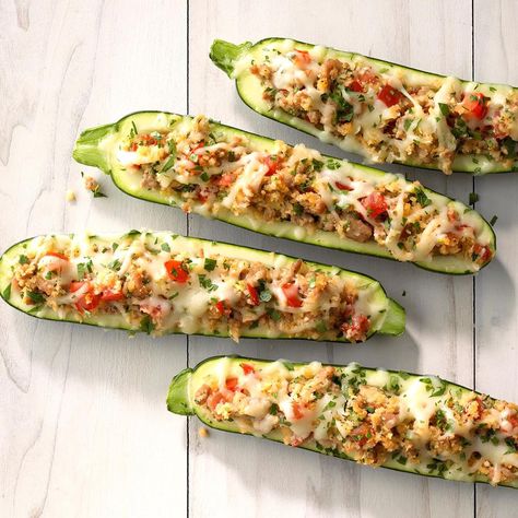 Italian Sausage-Stuffed Zucchini Baked Meats, Zucchini Stuffed, Zucchini Boat Recipes, Stuffed Zucchini Boats, Dash Diet Recipes, Eat Vegetables, Sausage Stuffed Zucchini, Zucchini Recipe, Stuffed Zucchini