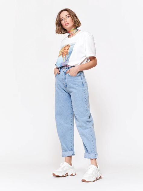 Light Jeans Outfit Winter, Light Jeans Outfit Fall, Jeans Outfit Fall Casual, Bruh Girl Outfits, Light Jeans Outfit, Mommy Jeans, 90s Style Jeans, Minga London, Jeans Outfit Winter