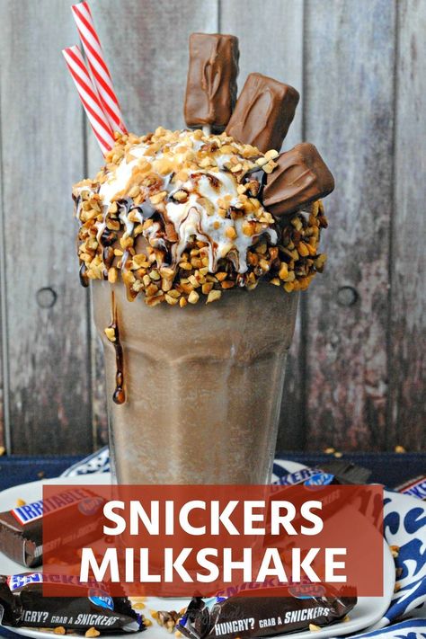 Snickers Milkshake  - Mommy Travels Diy Milkshakes With Ice Cream, Snickers Milkshake, Snickers Recipes, Snickers Shake, Yummy Milkshakes, Yummy Milkshake Recipes, Milkshake Recipe Easy, Homemade Milkshake, Cold Snacks