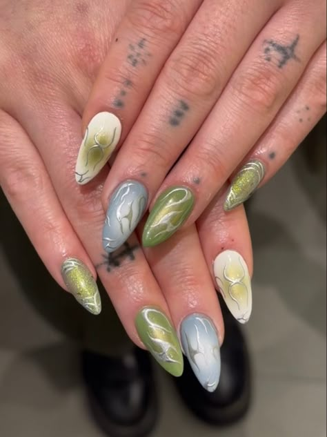 Blue And Green Aura Nails, Green Metallic Nails, Aura Chrome Nails, Chrome Aura Nails, Green And Silver Nails, Green Blue Nails, Green Aura Nails, Green And Blue Nails, Blue And Green Nails