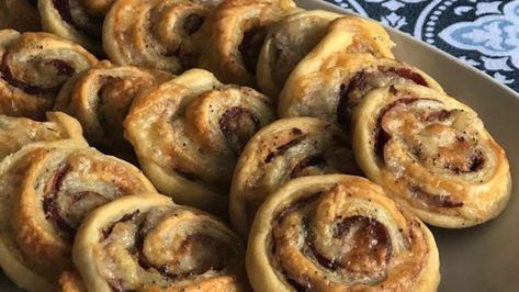 Puff Pastry Pinwheels, Crescent Bake, Warm Appetizers, Pinwheel Sandwiches, Pinwheels Recipe, Cheese Pinwheels, Cheese Puff Pastry, Pinwheel Recipes, Frozen Puff Pastry