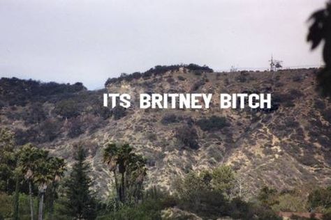 Britney Britney Meme, Britney Spears Aesthetic, 2007 Aesthetic, Britney Spears Songs, Britney Spears 2000s, Britney Jean, Baby One More Time, Hollywood Sign, 2000s Aesthetic