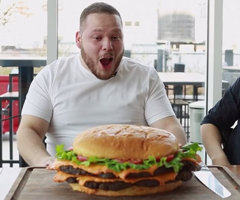 Giant Cheeseburger, Alvin Zhou, Huge Burger, Giant Hamburger, Giant Burger, Cake For His Birthday, Chef Skills, Retro Birthday Parties, Burger Cake