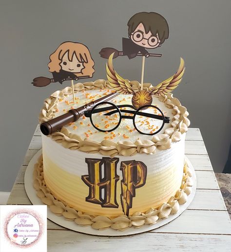 Harry potter cake Pastel Harry Potter, Porter Cake, Tort Harry Potter, Harry Potter Theme Cake, Harry Potter Desserts, Gateau Harry Potter, Rodjendanske Torte, Harry Potter Theme Birthday, Harry Potter Birthday Cake