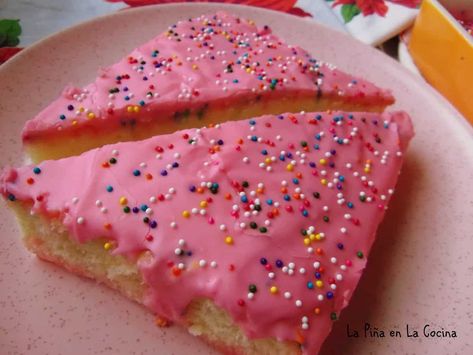 Polvorones~Pink Cookies & Cake! Mexican Pink Cake Recipe, Pink Cake Recipe, Mexican Pink Cake, Mexican Bake, Latin Desserts, Mexican Bakery, Mexican Sweets, Mexican Cake, Mexican Pastries