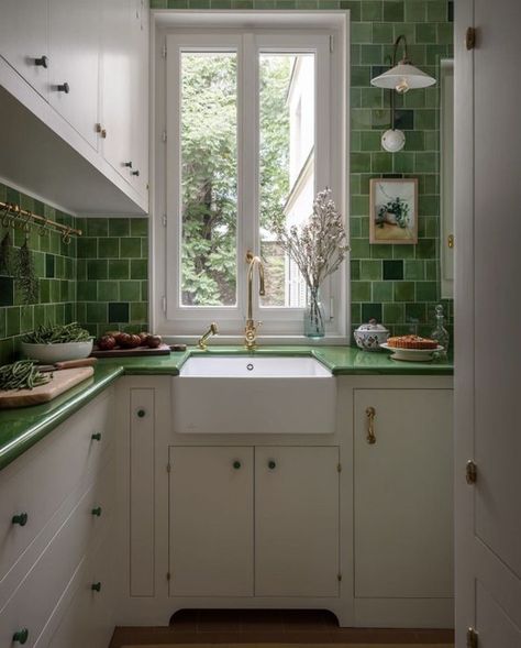 Parisian Small Kitchen, Jessica Helgerson Interior Design, Townhouse Renovation, Jessica Helgerson, Paris Kitchen, Kitchen Favorites, Apartment Vibes, Box Kitchen, Nancy Meyers