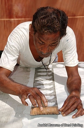 Hand block printing in India Bollywood Style Block Print Pre-draped Saree, Indian Block Print Motifs, Rajasthan Block Print, Luxury Bollywood Block Print Sets, Indian Block Print Fabric, India Photography, Hand Printed Textiles, Romantic Images, Wood Block Printing