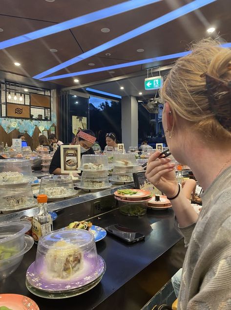 Sushi Train, Train