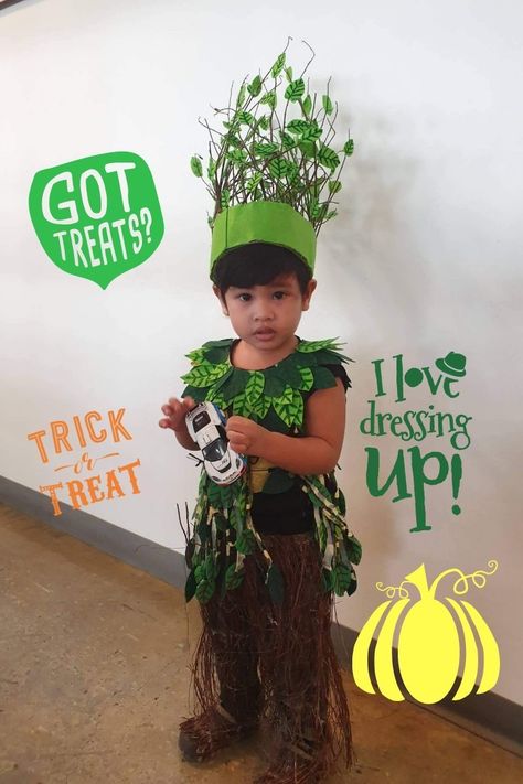 Tree Outfit Diy, Halloween Tree Costume, Tree Costume For Kids, Tree Costume Diy, Tree Fancy Dress, Costumes Faciles, Fancy Dress Costumes Kids, Fancy Dress Competition, Tree Costume