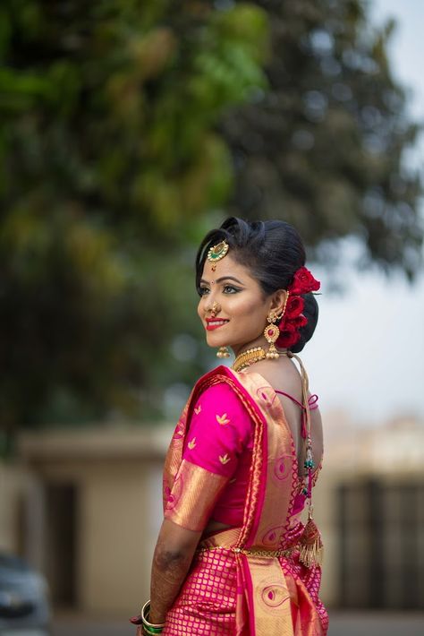 Photo #4 from Rohit Nagwekar Photography "Shreya & Priya" album Outdoor Traditional Photoshoot, Outdoor Bride Photoshoot, Bride Outdoor Photoshoot, Rustic Floral Centerpieces, Centerpieces With Mason Jars, Anniversary Photography Poses, Marriage Poses, Indian Bride Poses, Indian Bride Photography Poses