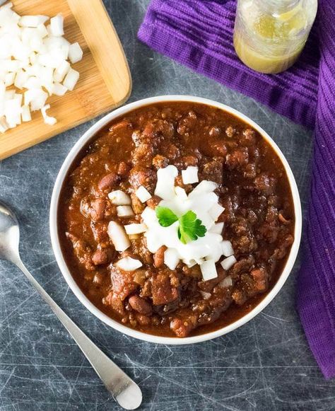 Venison Chili Recipe Hamburger Chili Recipe, Elk Chili Recipe, Hamburger Chili, Venison Chili Recipe, Slow Cooker Venison, How To Cook Venison, Venison Chili, Deer Recipes, Deer Meat Recipes