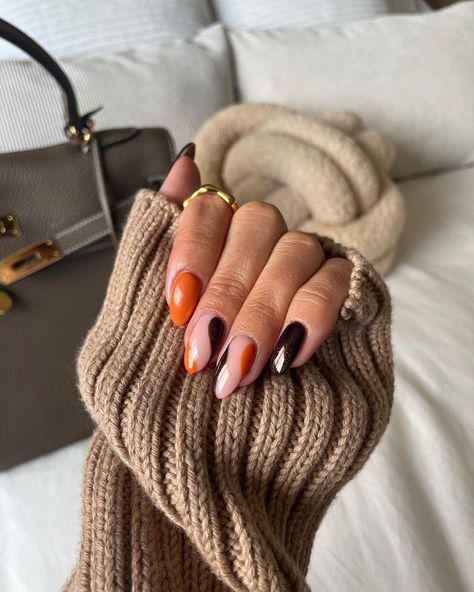 End Of Fall Nails, Harvest Nail Designs, October Nails Fall Gel, Shellac Nails Fall, Kutek Disney, Wine Nails, Thanksgiving Nail Designs, Simple Fall Nails, November Nails