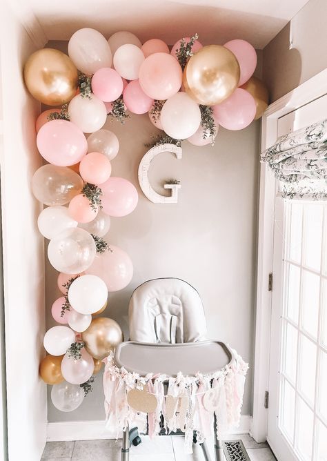 Onederful Balloon Garland, 1st Birthday Party Balloon Decor, First Birthday Decoration At Home, Home First Birthday Party, Simple First Birthday Girl, 1st Birthday Balloon Arch, First Birthday Diy, Baloon Garland, Baby Dedication Party