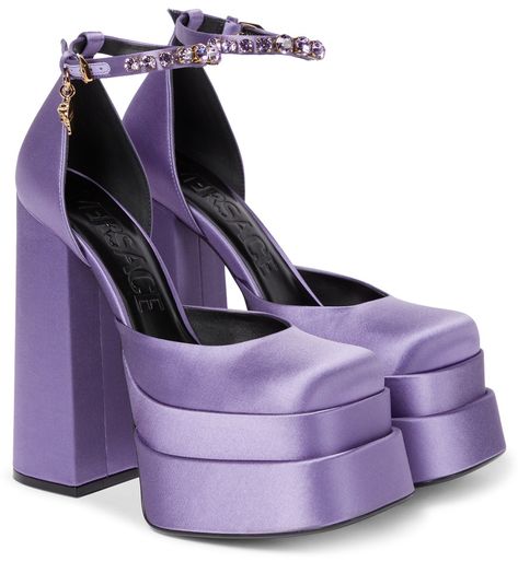 Versace Heels, Mode Grunge, Basic Shoes, Dr Shoes, Spring Sandals, Donatella Versace, Purple Orchids, Super High Heels, Purple Satin