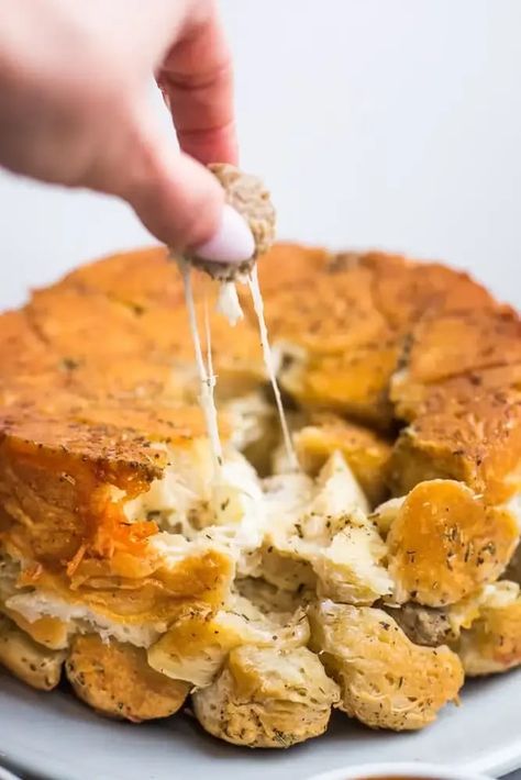 This Cheesy Meatball Pull Apart Bread is total comfort! Cubed dough is layered with meatballs, cheese, and herbed butter in this tasty savory bread. Don’t forget the marinara! Simple Beer Bread, Tastefully Simple Beer Bread, Savory Monkey Bread, Herbed Butter, Cheesy Meatballs, Braided Bread, Tastefully Simple, Frozen Meatballs, Savory Bread