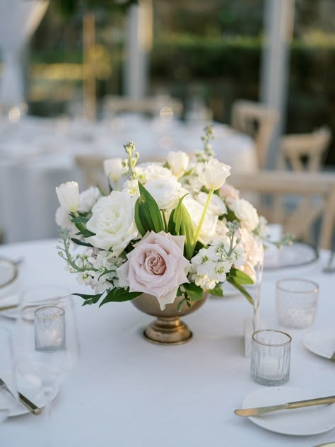 Small Pink Centerpieces, Blush Wedding Flowers Centerpiece, White Rose Centerpieces, Pink Centerpieces, White Weddings, Blush Wedding Flowers, Gold Wedding Theme, Centerpieces Wedding, Rose Centerpieces