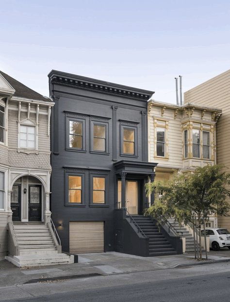 Two-Way House in San Francisco / Studio Sarah Willmer Architecture Black Facade, San Francisco Architecture, San Francisco Houses, Townhouse Designs, Plans House, House Studio, Row House, Minimalist Architecture, Classic House