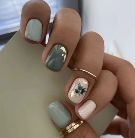 Nails With Leopard Print, Sparkly Manicure, Leaf Nails, Nails Neutral, Simple Spring Nails, Cute Nail Polish, Nail Tip Designs, Gel Glue, Gold Flecks