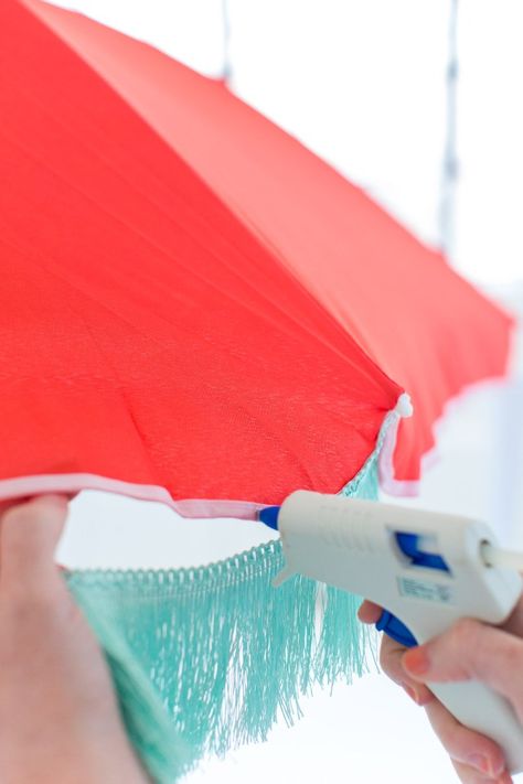 DIY Retro Beach Umbrella | Sugar & Cloth Beach Umbrella Hack, Diy Cabana, Retro Umbrella, Diy Retro, Summer Diy Projects, Retro Beach, Beach Diy, Sun Umbrella, Summer Projects