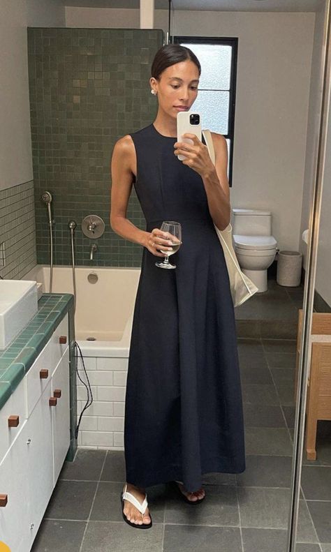 Linen Midi Dress Outfit, Tylynn Nguyen, Job Clothes, Japan Outfit, Bella Hadid Outfits, Smart Outfit, Summer Beach Outfit, Minimalist Dresses, Summer Outfit Inspiration