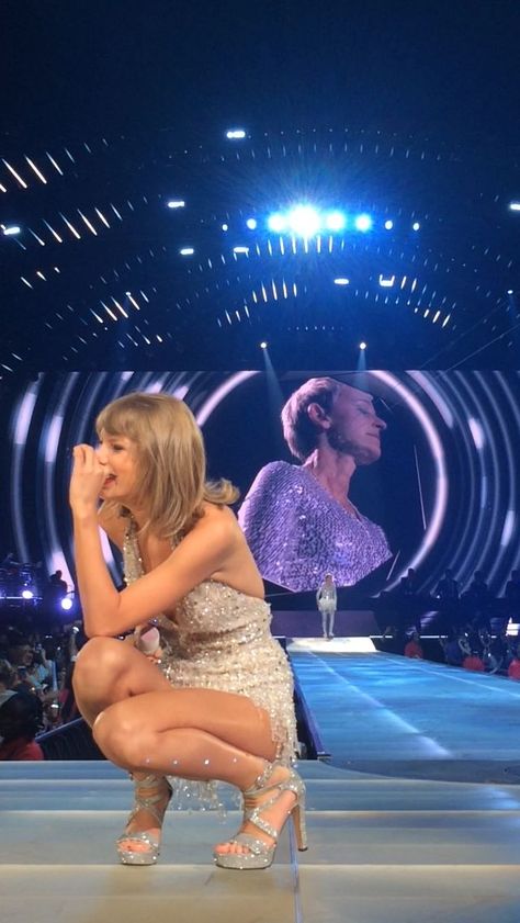 Taylor Swift Age, Taylor Swift Legs, 1989 Tv, 1989 Tour, Swift Tour, Estilo Taylor Swift, Taylor Swift Cute, Taylor Swift 1989, Taylor Swift Wallpaper