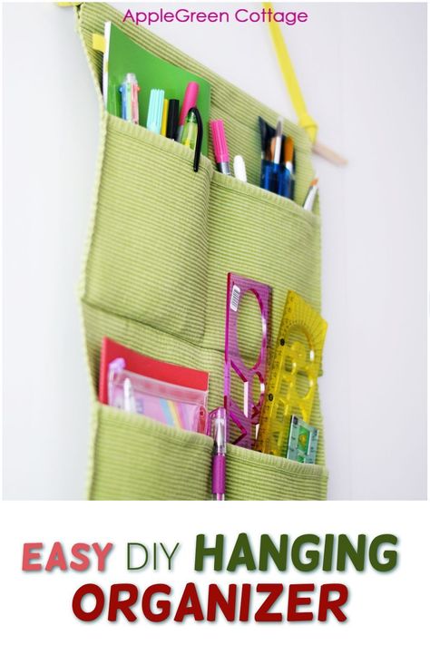 Wall Hanging Organizer Diy, Fabric Wall Organizer Diy, Diy Hanging Storage Pockets, Sew Hanging Wall Organizer, Diy Hanging Organizer, Diy Hanging Organizer Fabric, Diy Pocket Organizer Wall Hangings, Diy Mail Organizer, Wardrobe Organiser