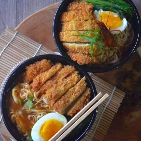 Ramen Noodle Recipes Soup Tonkatsu, Chicken Tonkatsu Ramen, Chicken Katsu Ramen Recipe, Katsu Chicken Ramen, Pork Katsu Ramen, Easy Tonkatsu Ramen, Tonkatsu Ramen Recipe, Katsu Ramen Recipe, Miso Soup Broth