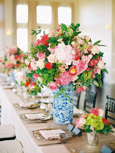 Southern Summer Wedding, Summer Wedding Centerpieces, Chinoiserie Wedding, Southern Summer, Card Displays, Table Arrangements Wedding, Boda Mexicana, Unique Wedding Flowers, Flower Centerpieces Wedding