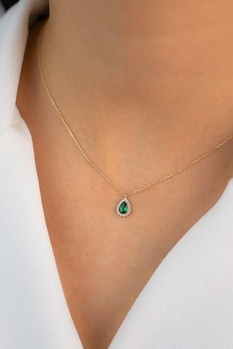 Emerald Jewelry Necklace Gold, Emerald Drop Necklace, Gold Necklace Emerald, Emerald Jewelry Necklace, Green Gold Necklace, Emerald Green Jewelry, Small Pendant Necklace, Emerald Green Necklace, Jewelry Necklace Simple