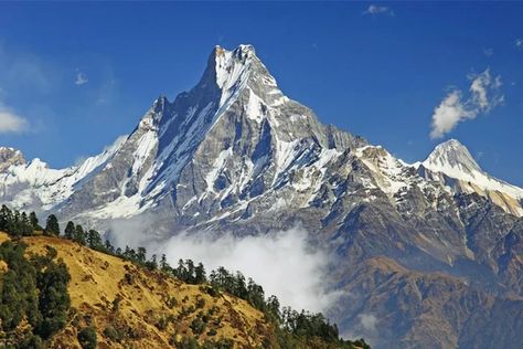 Himalayan Mountains in Nepal Annapurna Trek, Tibet Travel, Himalayas Mountain, Hiking Guide, Beautiful Mountains, Best Places To Travel, Tour Packages, Mountain Landscape, Himalayan